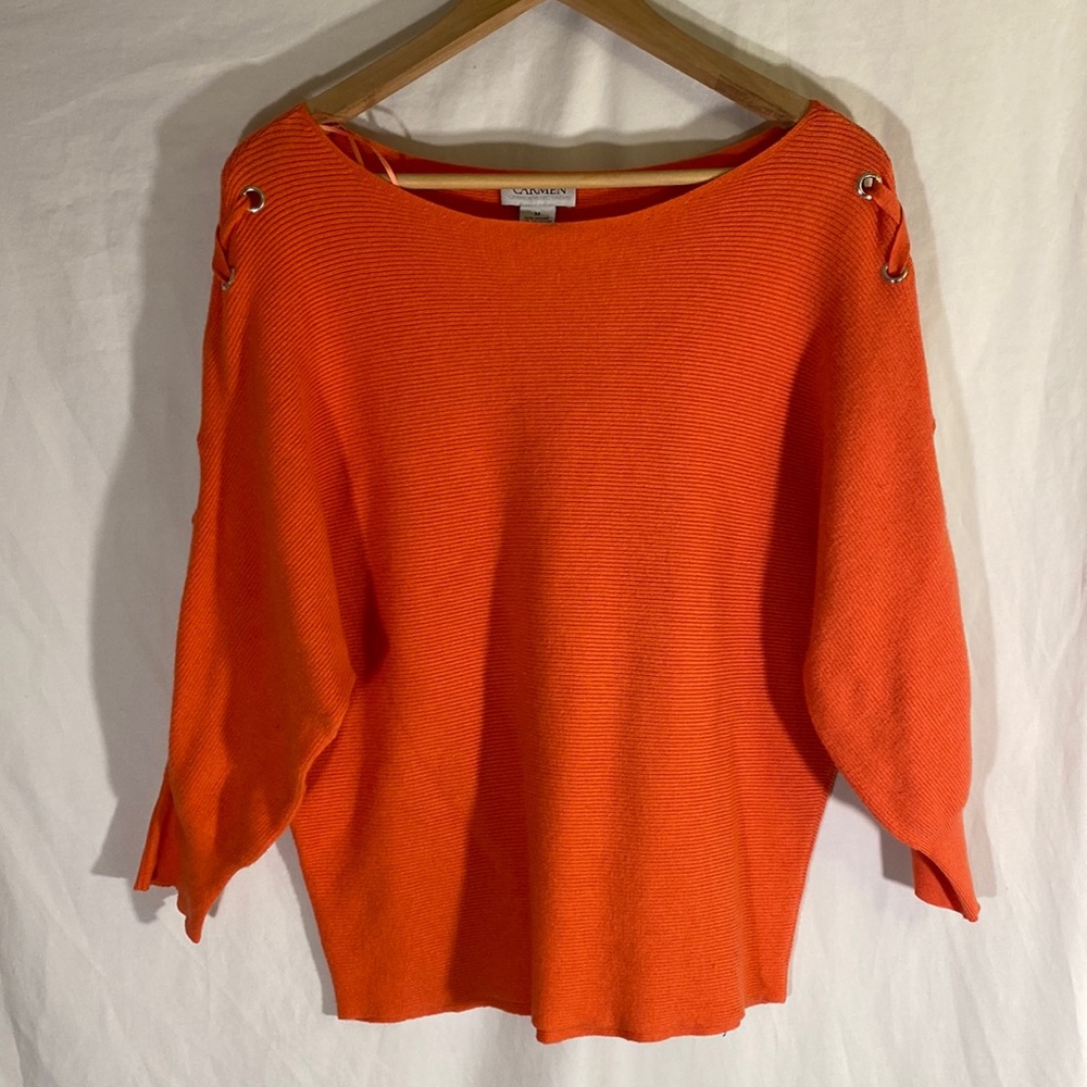 Woman’s Sweater top size Med.
